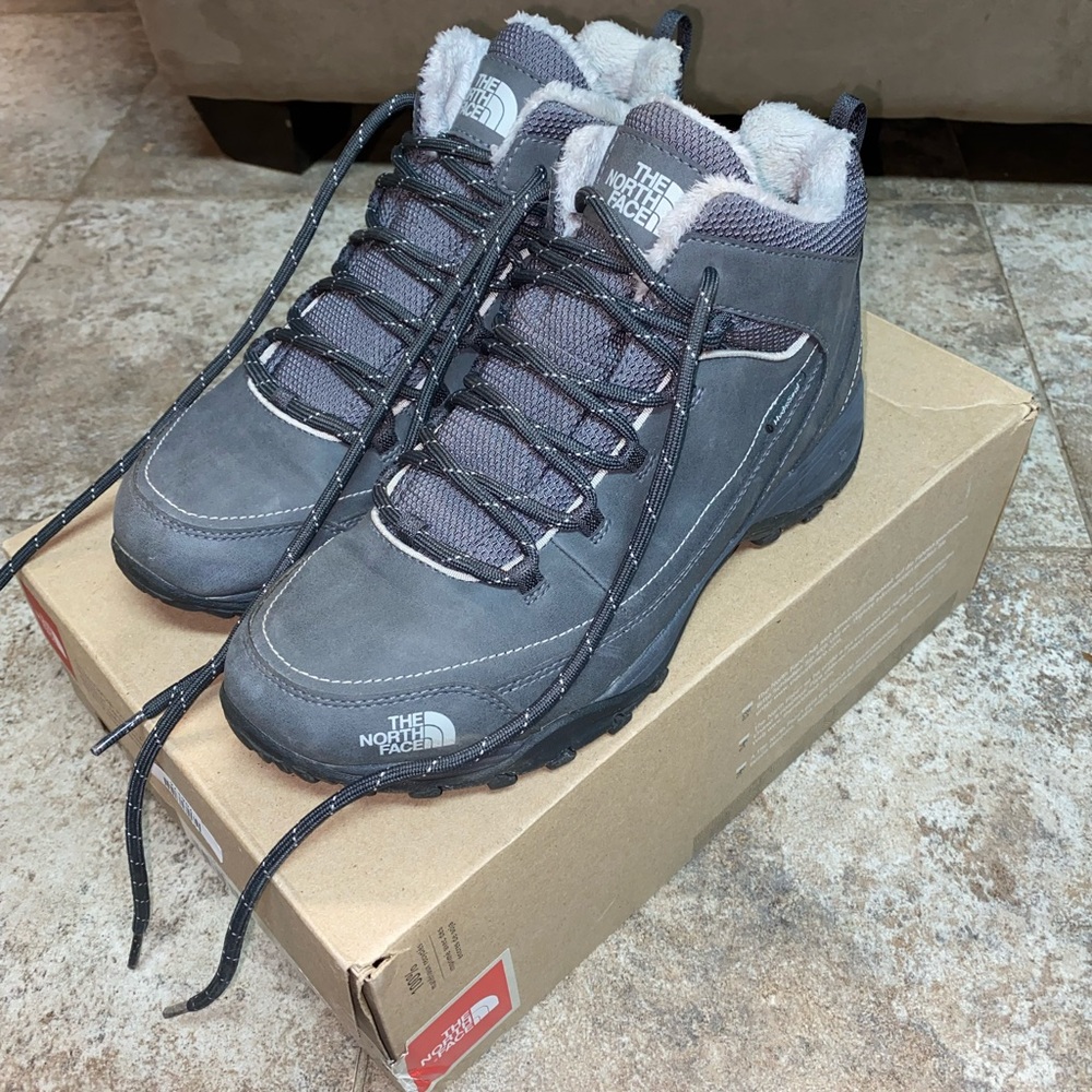 COPY - THE NORTH FACE dark gray WOMENS SNOW BOOTS, Size 9